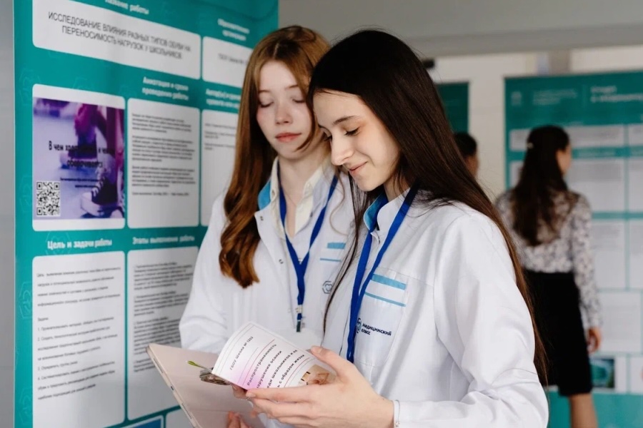 What level of Russian language proficiency is required for admission to universities in Russia